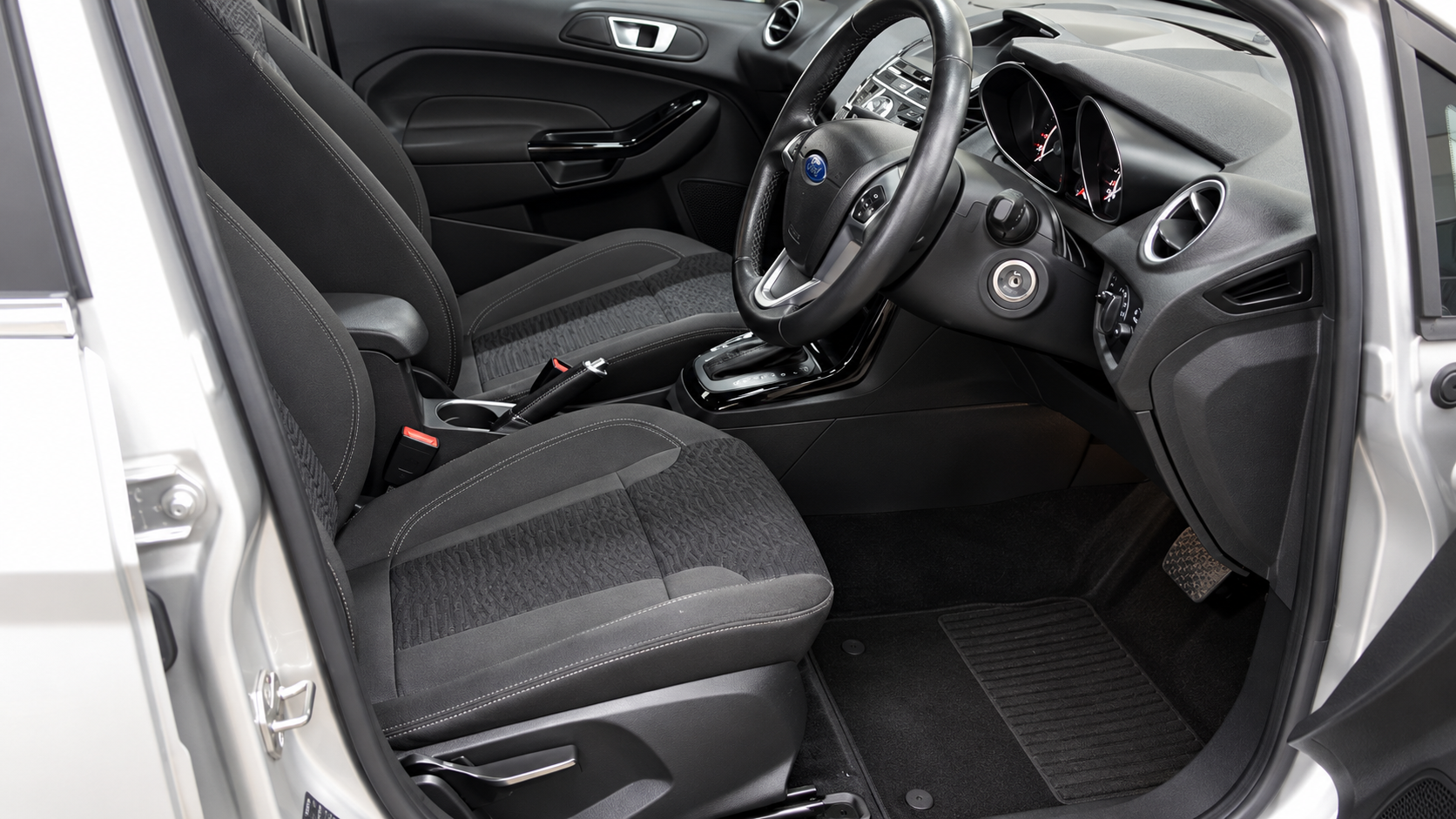 FORD FIESTA TITANIUM - Image 10